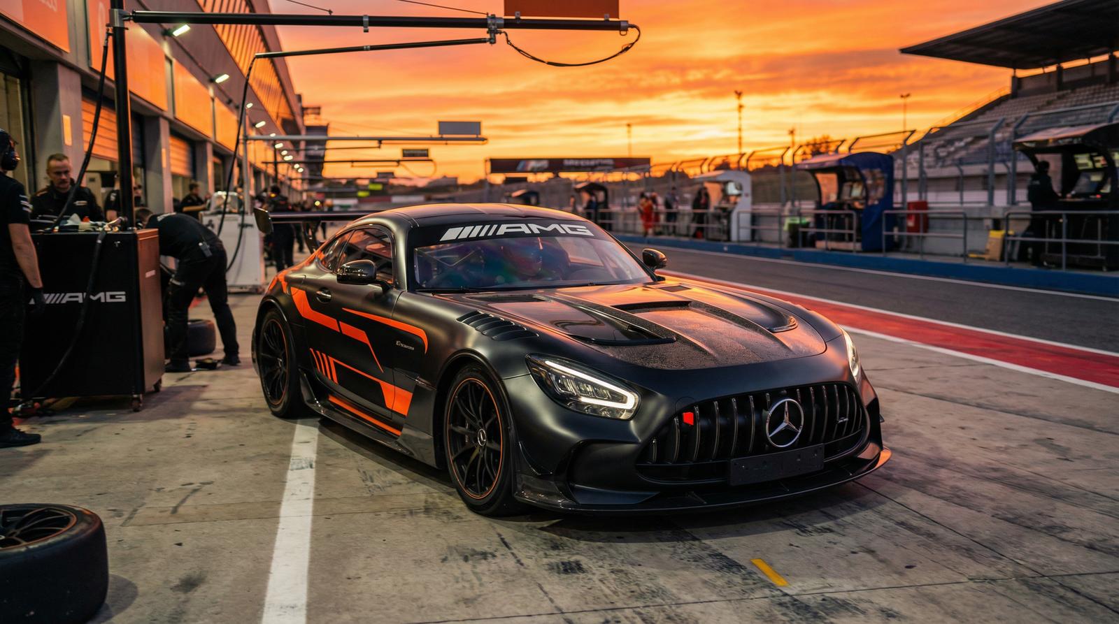 里番AMG赛道视频